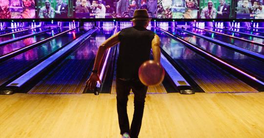 Billy Bob Thornton bowling at Bowlmor lanes